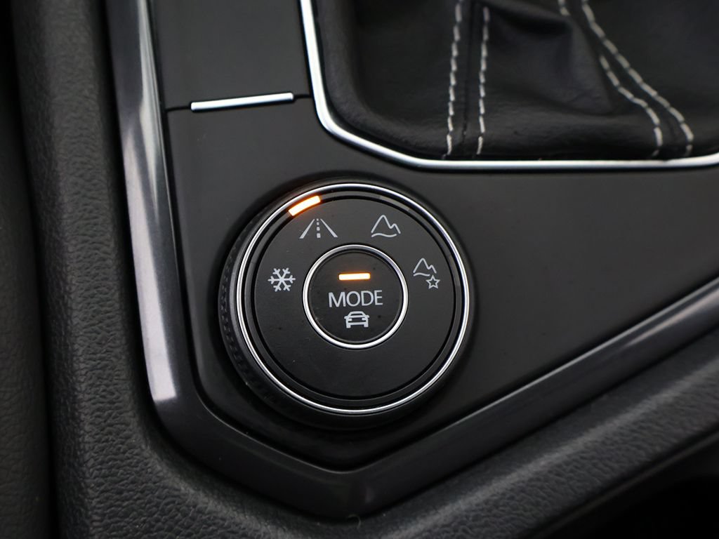 Used 2024 Volkswagen Tiguan SE R-Line AWD/4WD image 52
