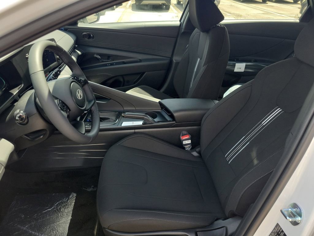 Used 2025 Hyundai Elantra Sport image 9