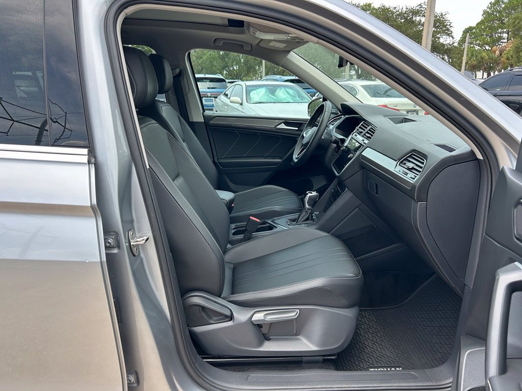 Certified 2023 Volkswagen Tiguan SE w/ Panoramic Sunroof Package FWD image 42