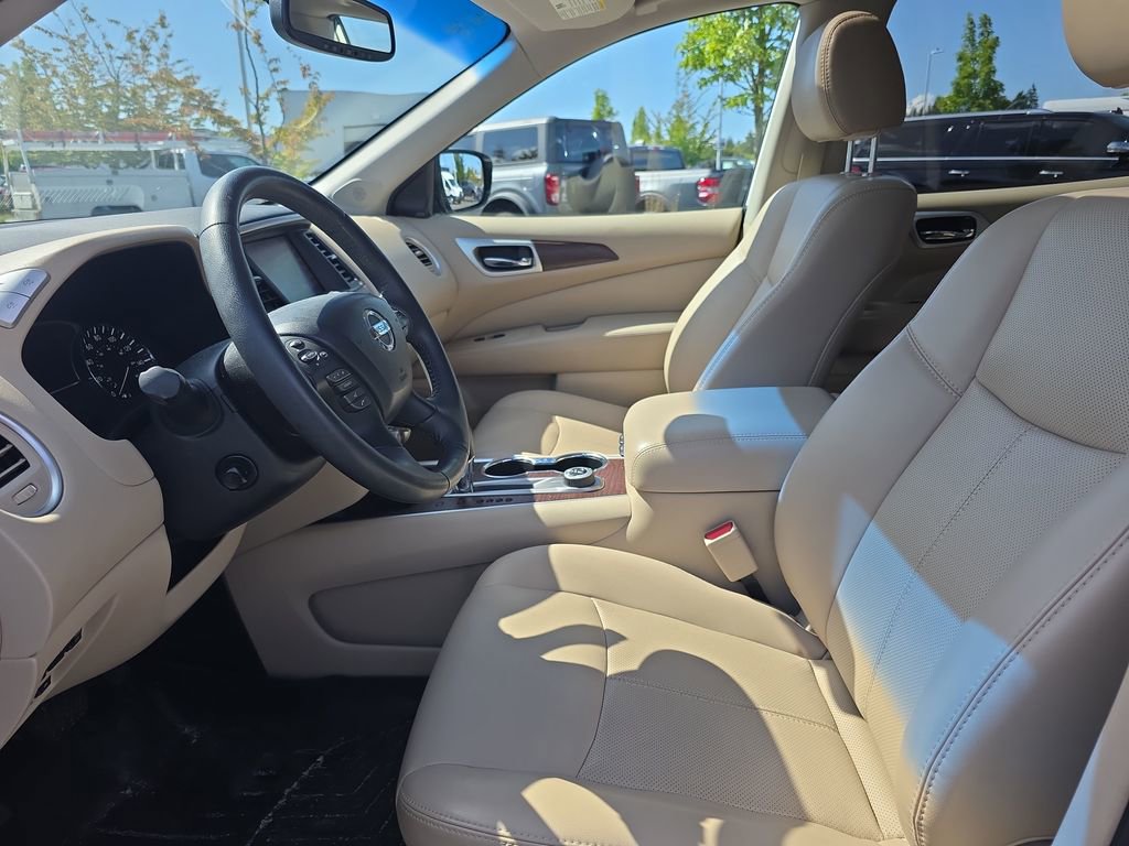Used 2017 Nissan Pathfinder Platinum AWD/4WD image 6