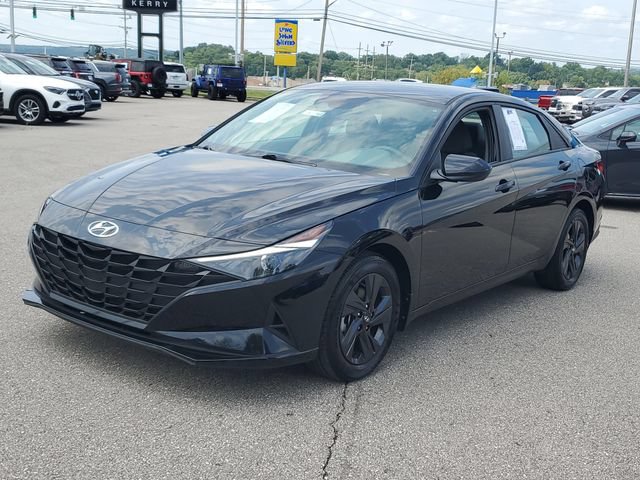 Used 2023 Hyundai Elantra SEL FWD image 2