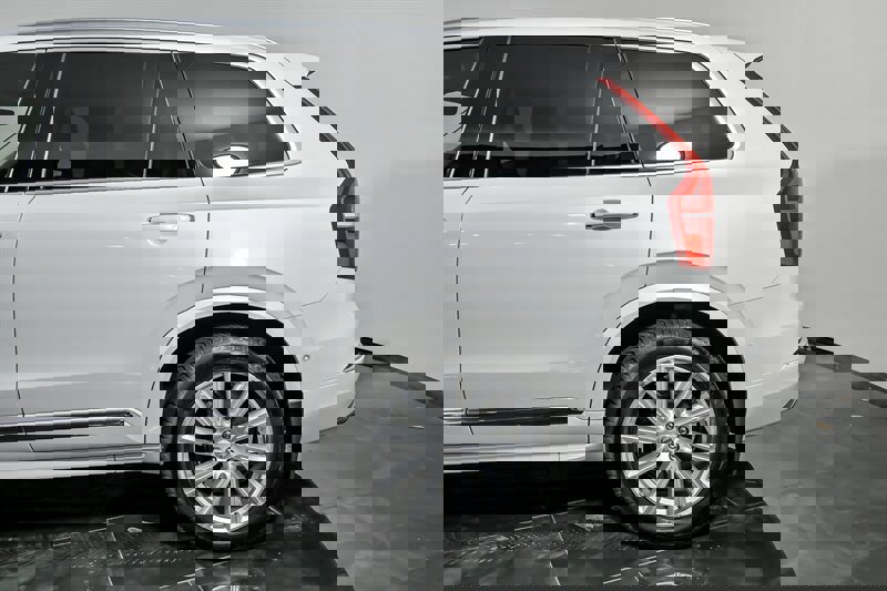 Used 2016 Volvo XC90 T8 Inscription image 7