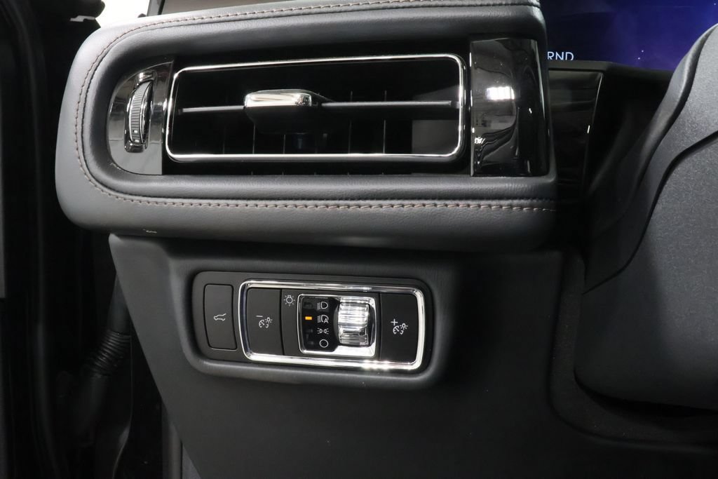 Used 2025 Lincoln Aviator Reserve w/ Equipment Group 201A AWD/4WD image 20