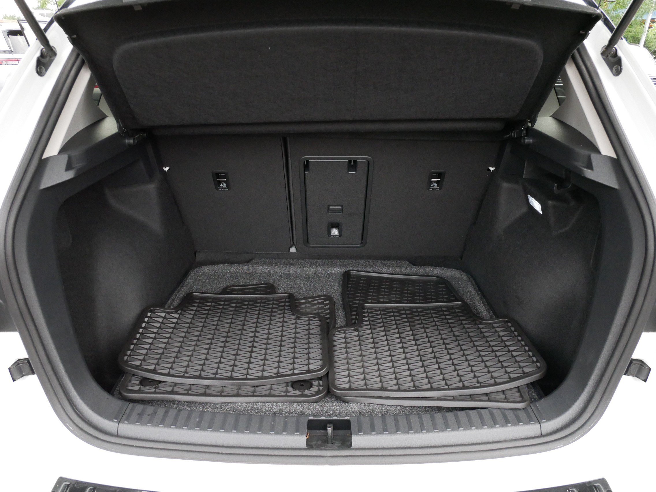 Certified 2025 Volkswagen Taos SE AWD/4WD image 18