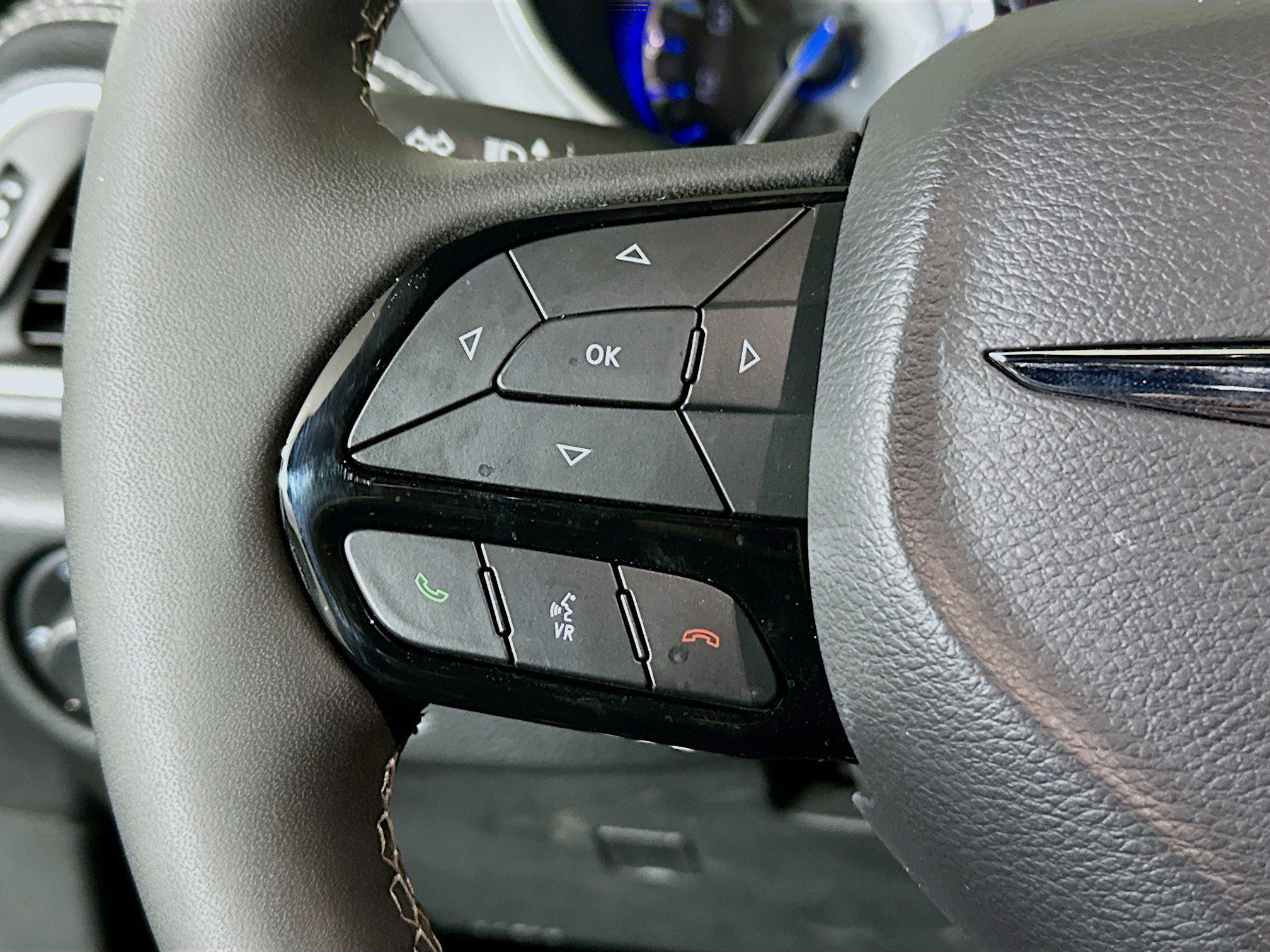 Used 2023 Chrysler Pacifica Touring-L w/ S Appearance Package FWD image 16