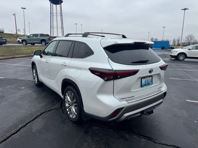Used 2024 Toyota Highlander Platinum image 5