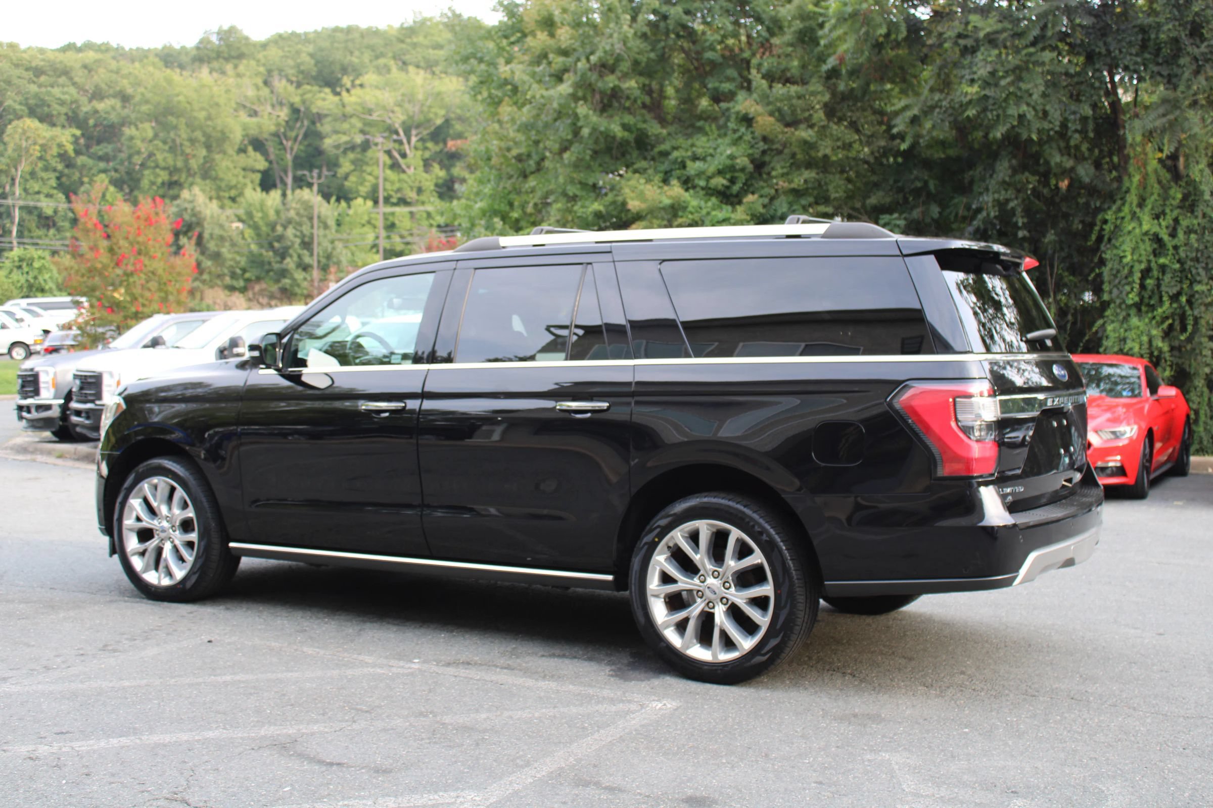 Used 2019 Ford Expedition Max Limited w/ Equipment Group 302A AWD/4WD image 5