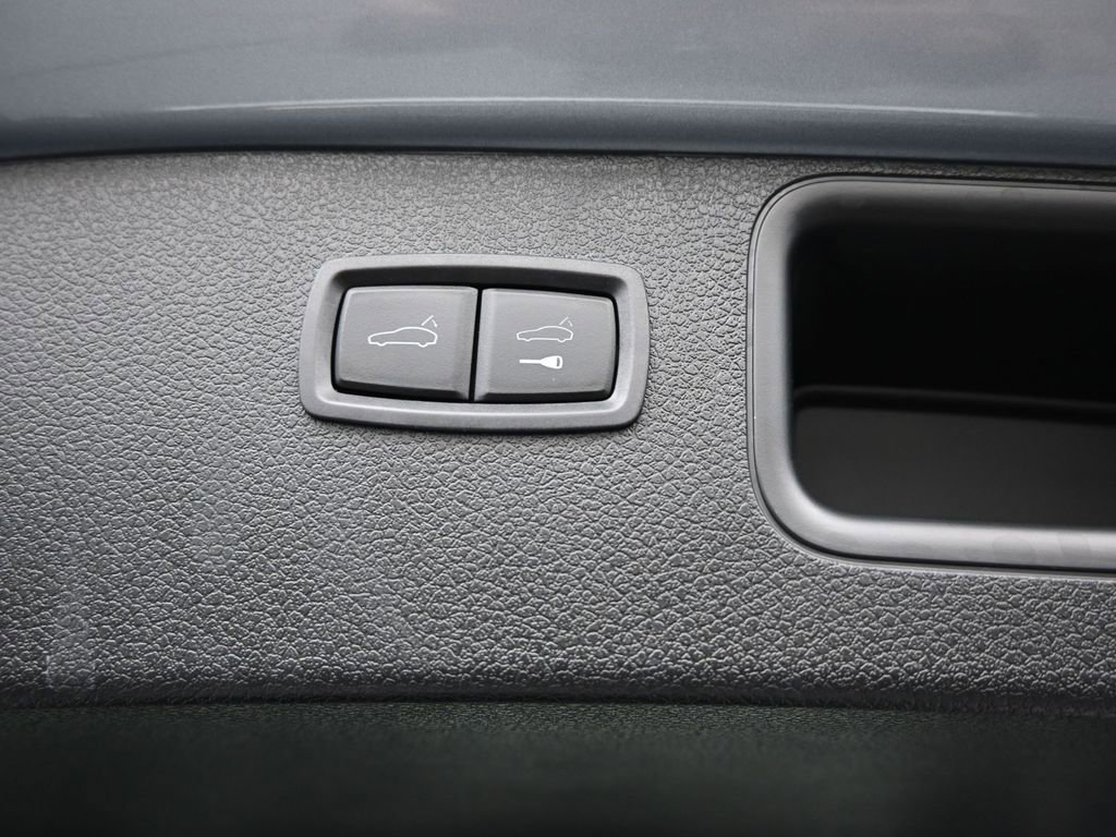 Used 2024 Porsche Macan Turbo image 18