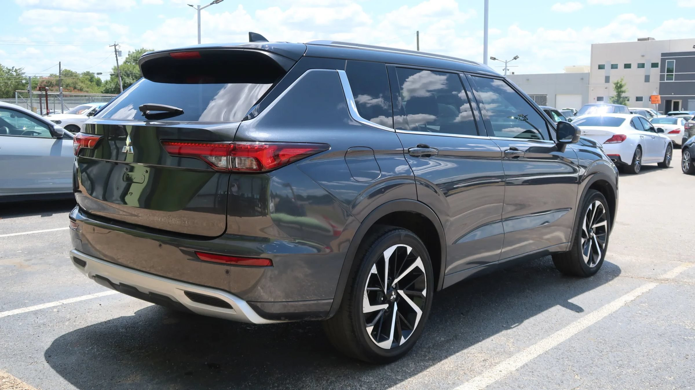 Used 2024 Mitsubishi Outlander SEL AWD/4WD image 14