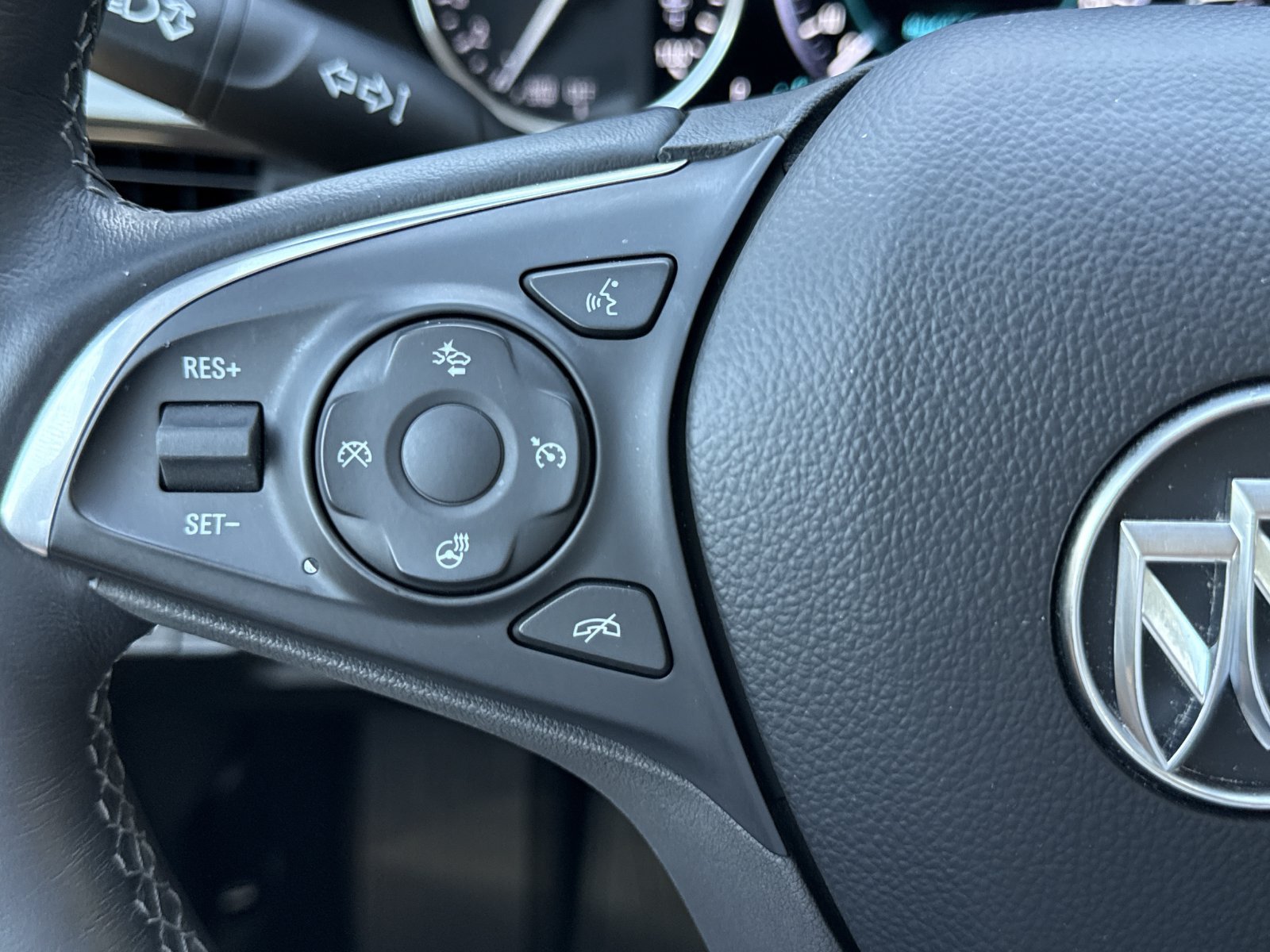 Used 2020 Buick Envision Premium w/ Driver Confidence Package AWD/4WD image 23