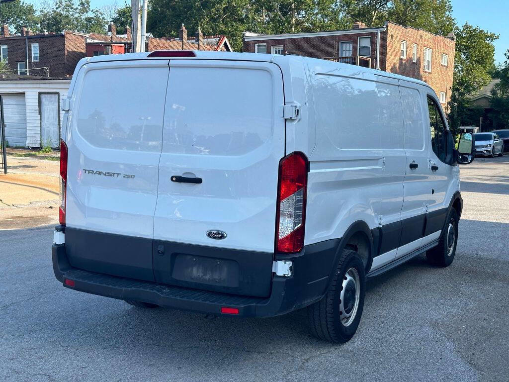 Used 2019 Ford Transit 250 250 3dr SWB Low Roof Cargo Van image 6