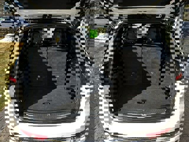 Used 2025 Jeep Grand Cherokee L Overland w/ Advanced Protech Group III image 9