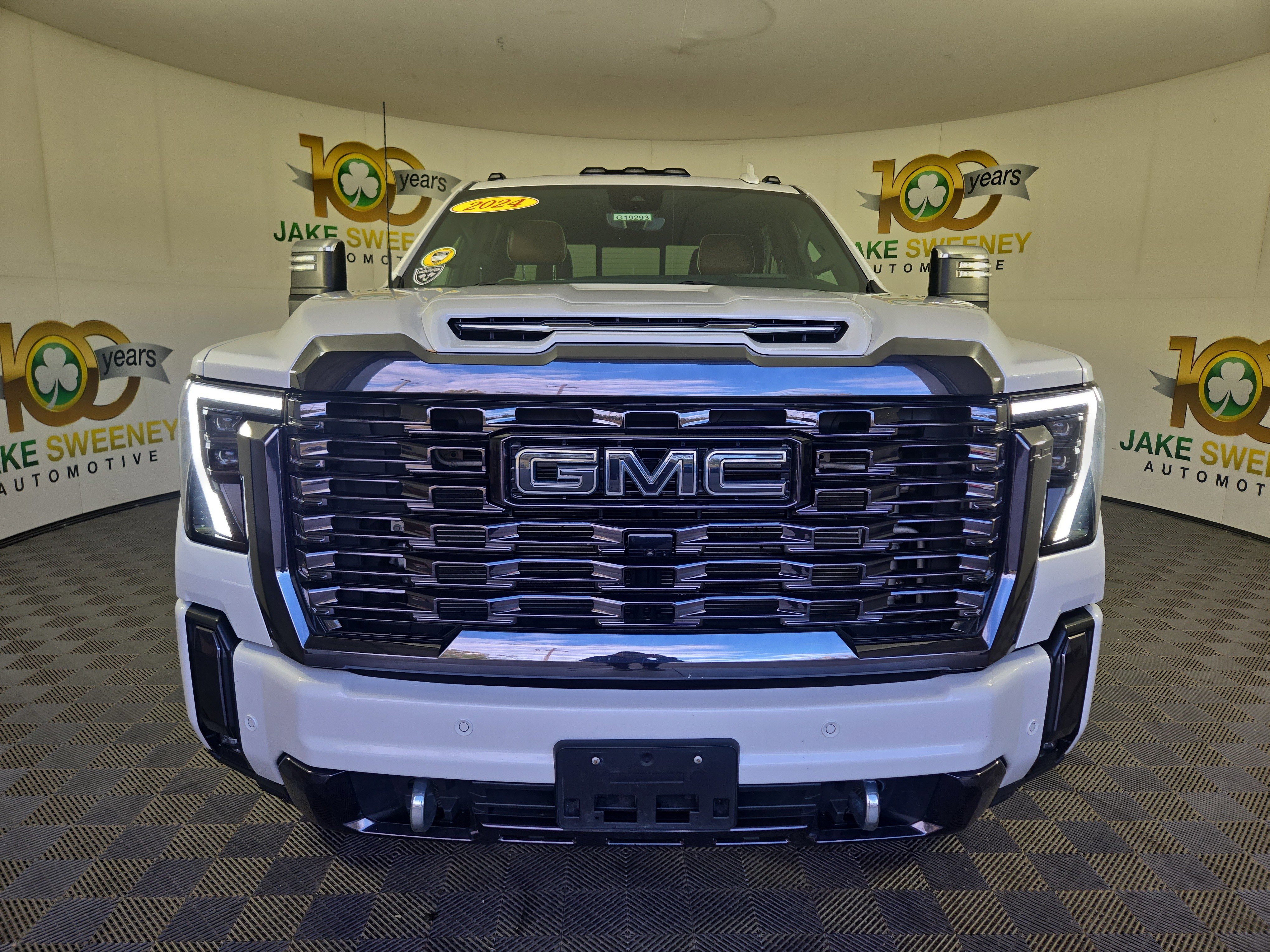 Used 2024 GMC Sierra 3500 Denali Ultimate image 2
