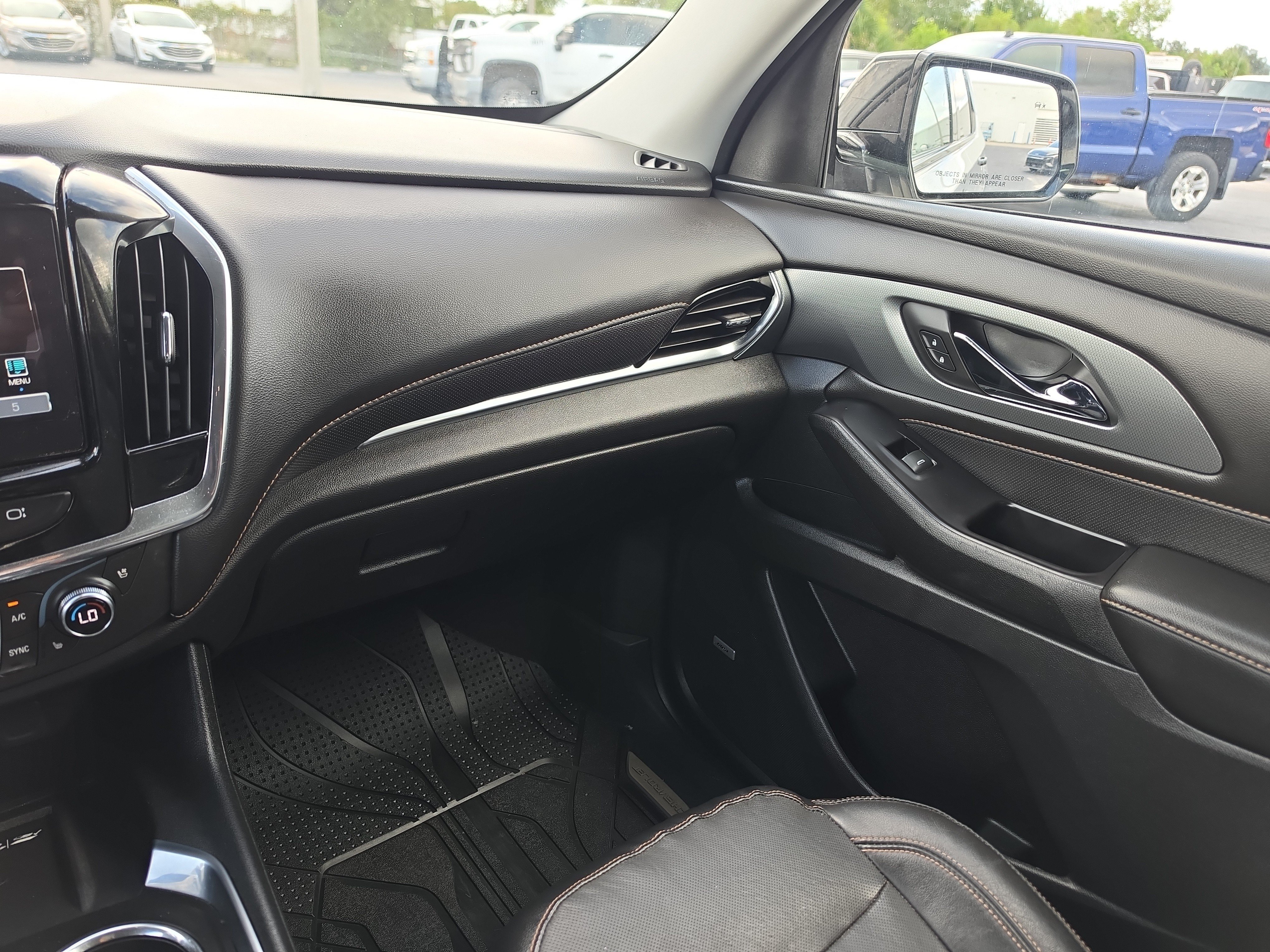 Used 2019 Chevrolet Traverse Premier w/ Redline Edition AWD/4WD image 11