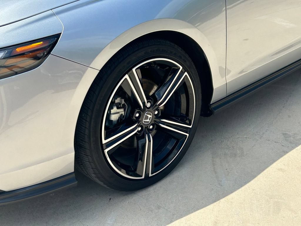 Used 2025 Honda Accord Sport image 9