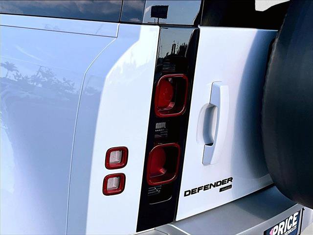 Used 2023 Land Rover Defender 110 SE image 29