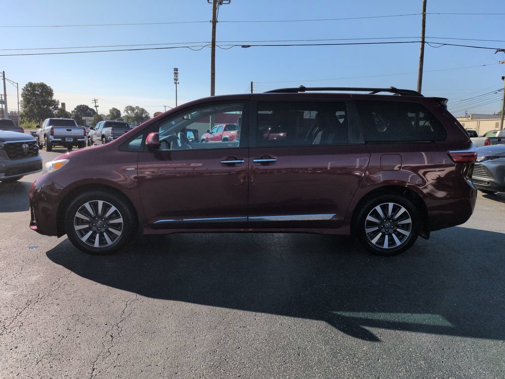 Used 2018 Toyota Sienna XLE w/ XLE Navigation Package AWD/4WD image 2