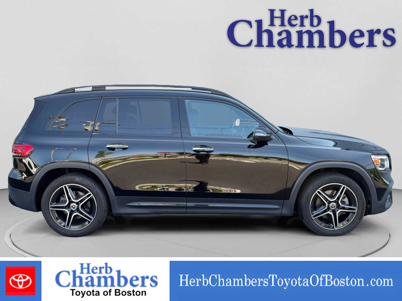 Used 2022 Mercedes-Benz GLB 250 4MATIC image 11