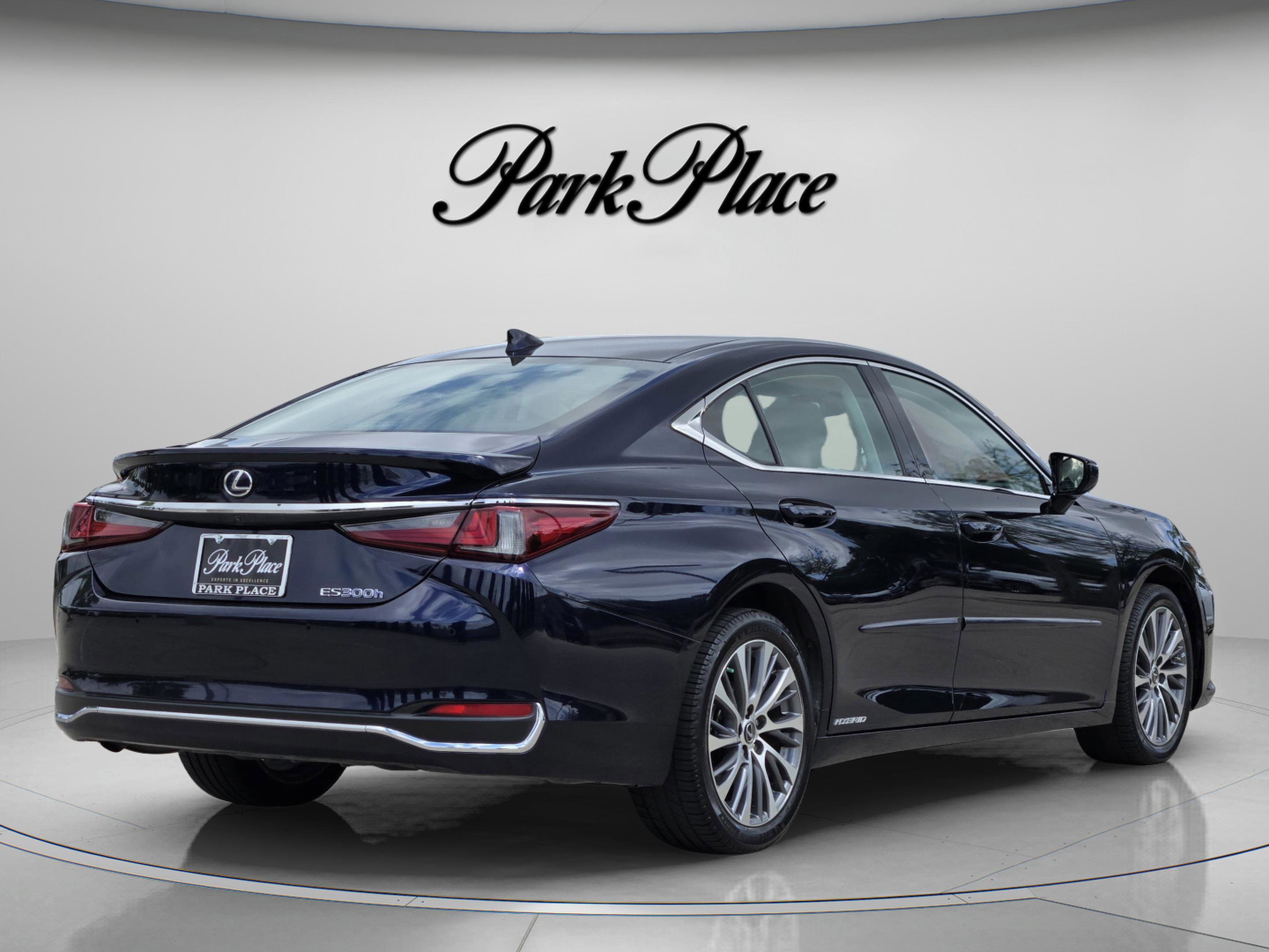 Used 2019 Lexus ES 300h w/ Premium Package image 5