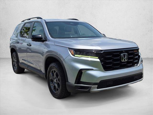 Used 2025 Honda Pilot TrailSport image 3