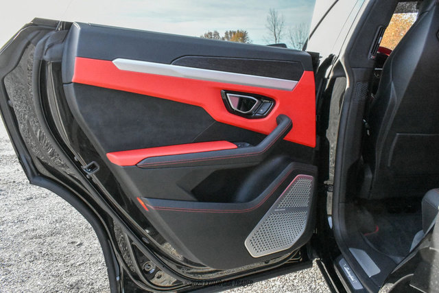 Used 2020 Lamborghini Urus image 23