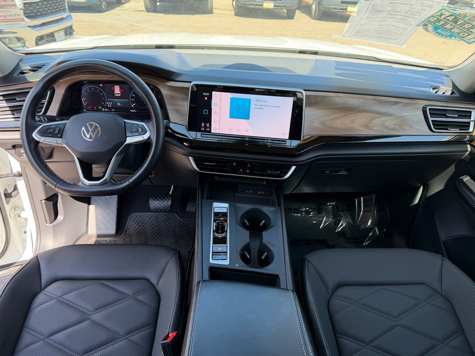 Used 2024 Volkswagen Atlas SE AWD/4WD image 17