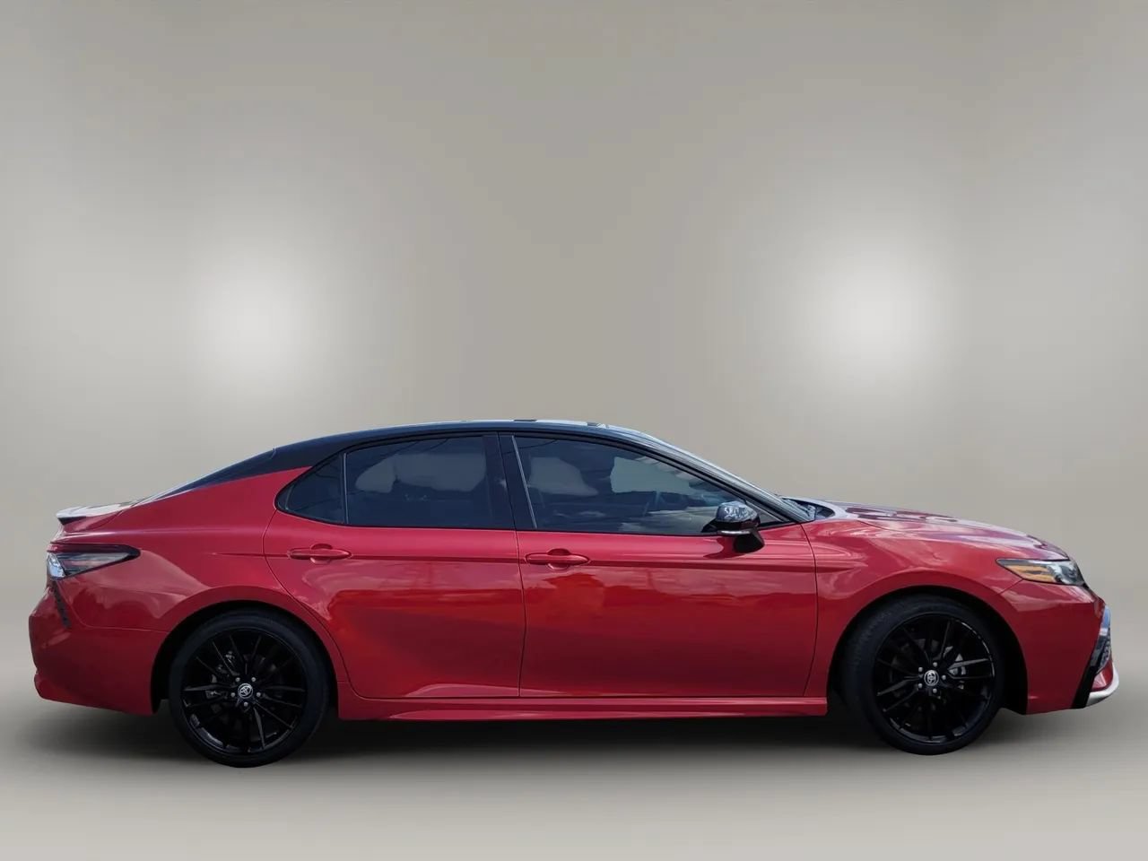 Used 2022 Toyota Camry XSE FWD image 16
