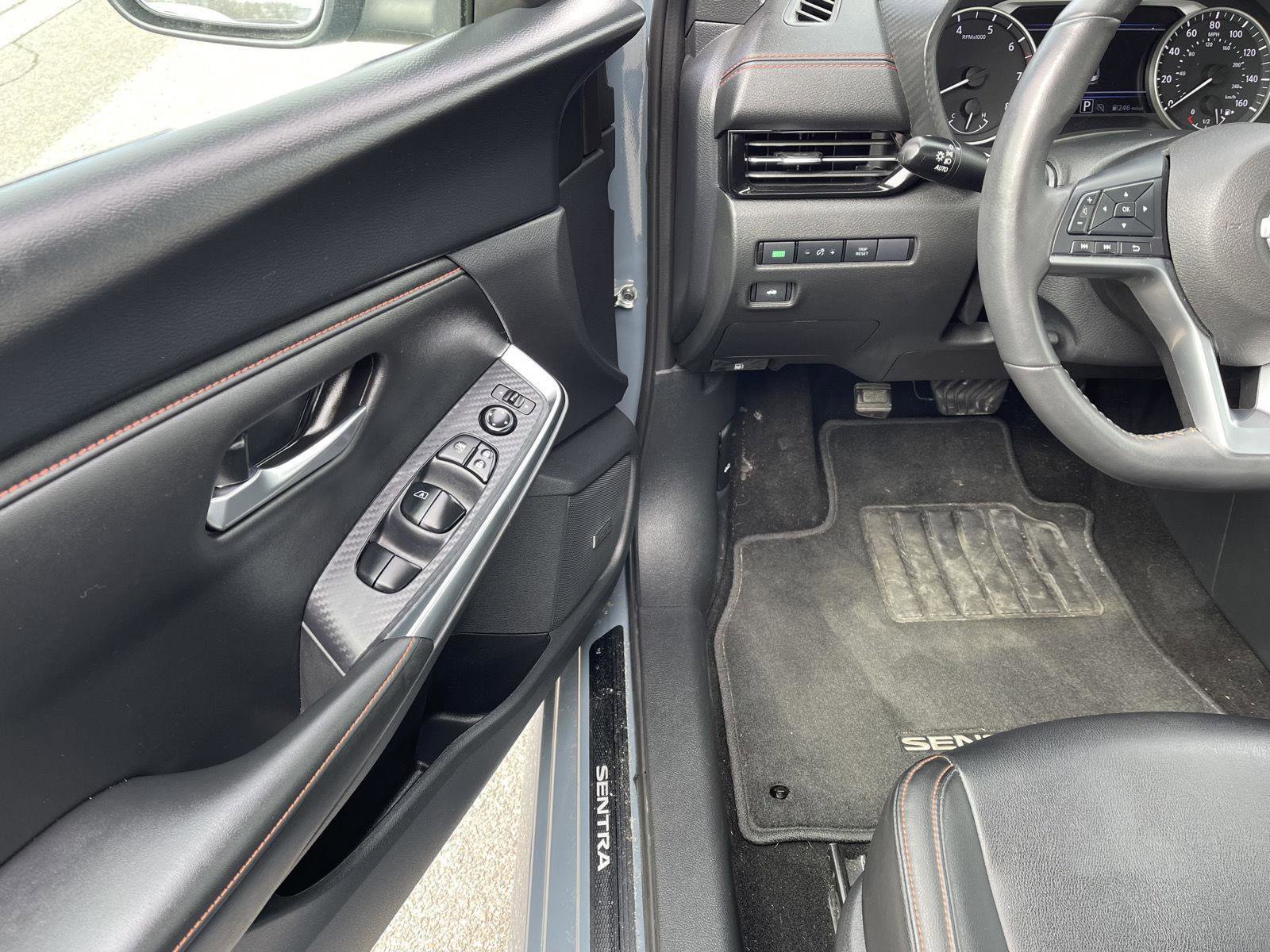 Used 2024 Nissan Sentra SR w/ SR Premium Package image 2