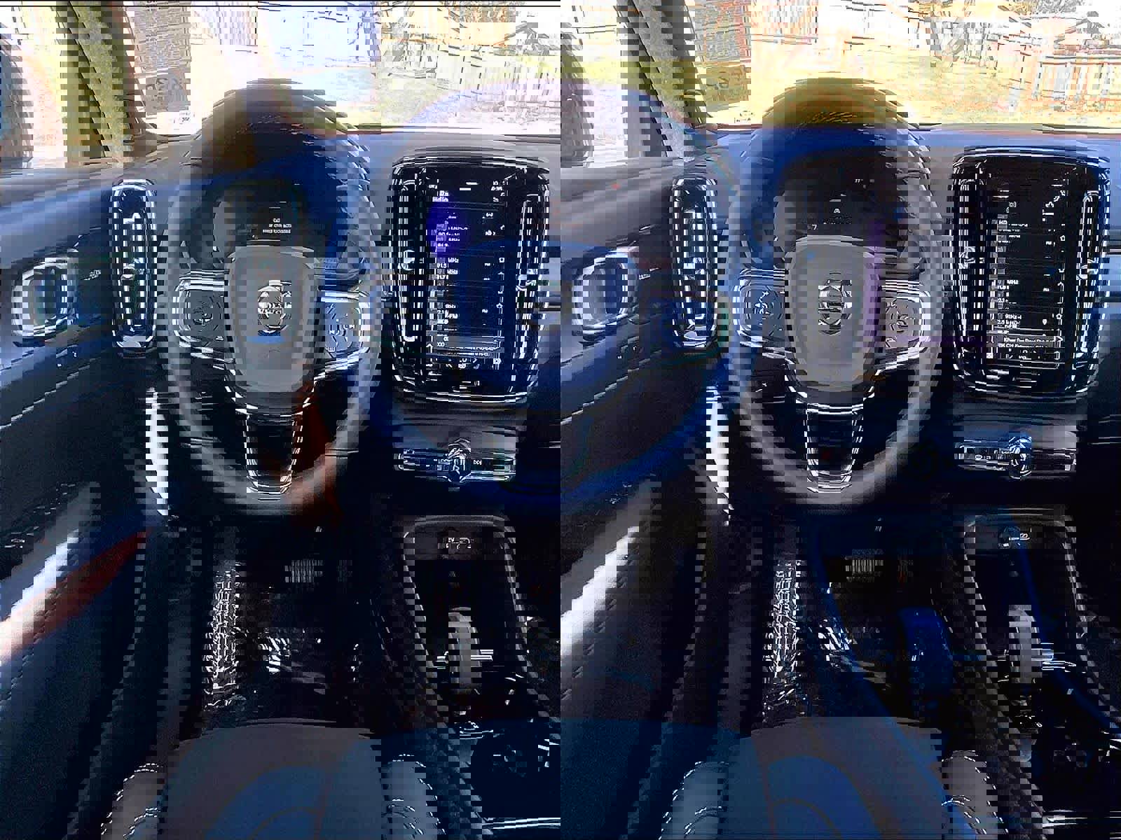 Used 2023 Volvo XC40 Recharge Ultimate w/ Protection Package Premier image 8