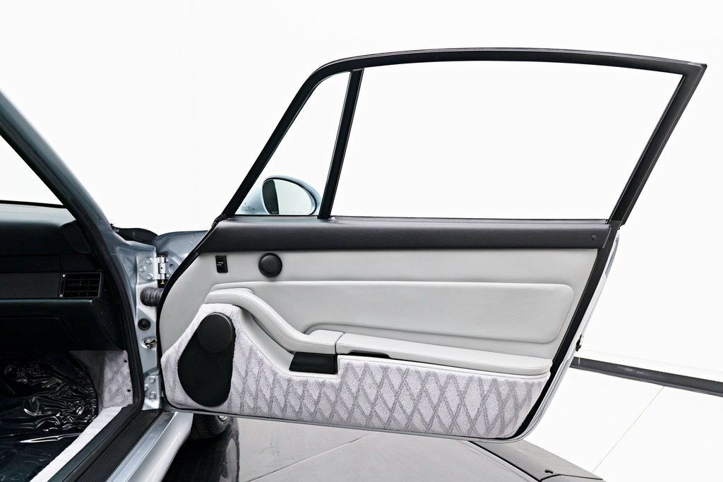 Used 1996 Porsche 911 Turbo image 25