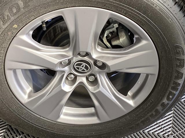 Used 2025 Toyota RAV4 XLE w/ Convenience Package AWD/4WD image 28