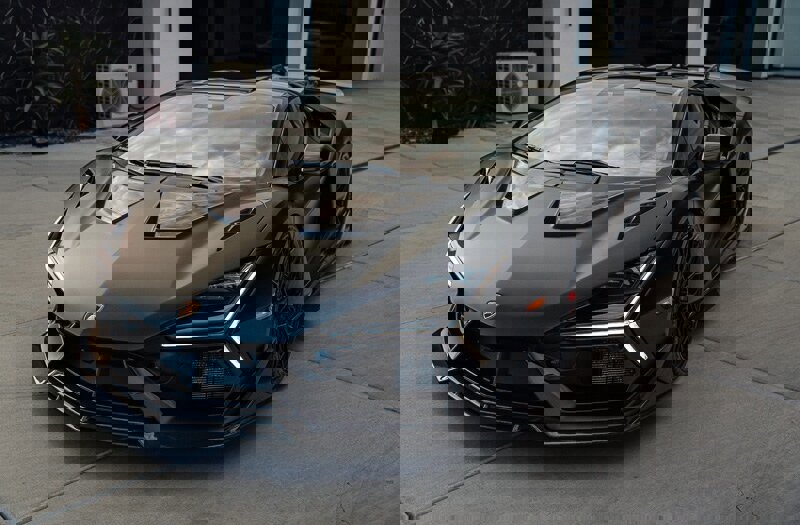 Used 2024 Lamborghini Revuelto image 3