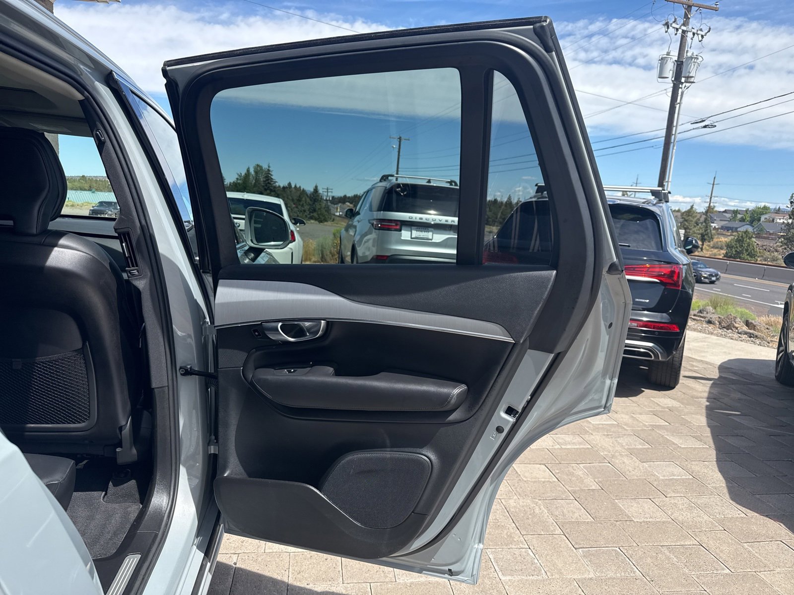 Used 2025 Volvo XC90 B5 Core image 13