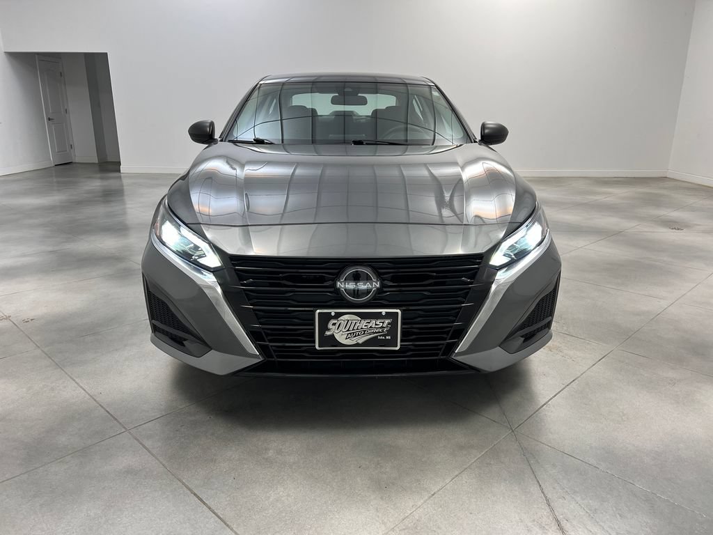 Used 2025 Nissan Altima 2.5 SV FWD image 3