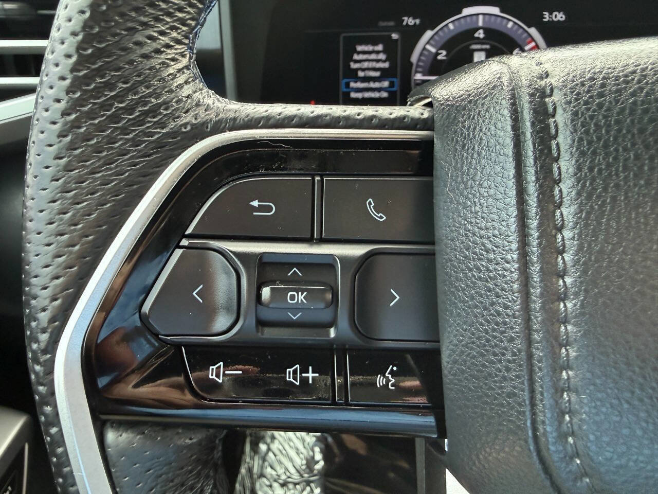 Used 2024 Toyota Sequoia Platinum AWD/4WD image 42