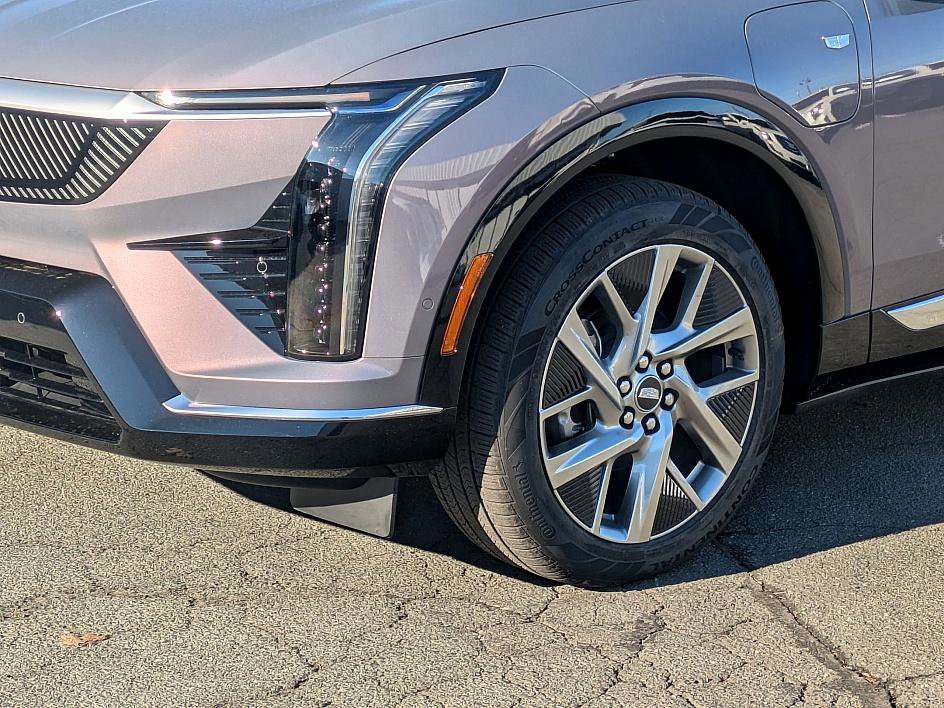 New 2026 Cadillac Optiq Luxury 2 image 9