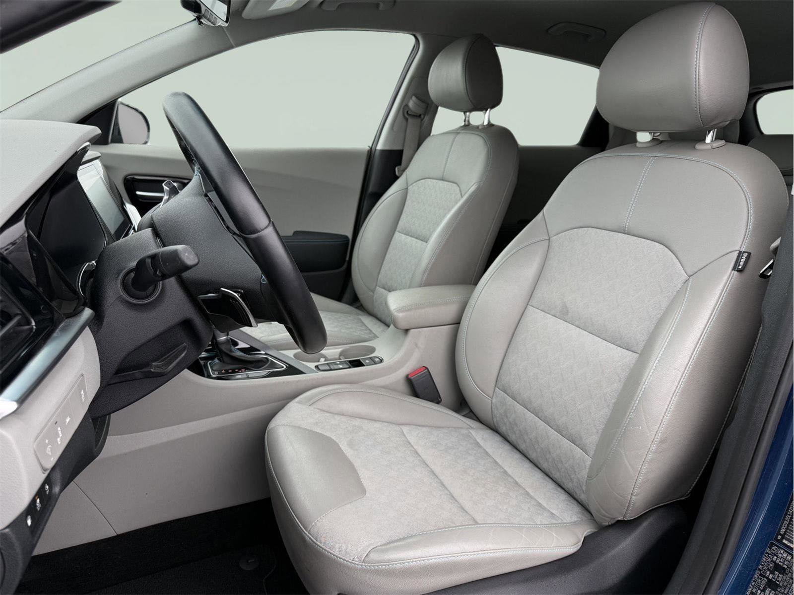 Used 2020 Kia Niro EX image 12