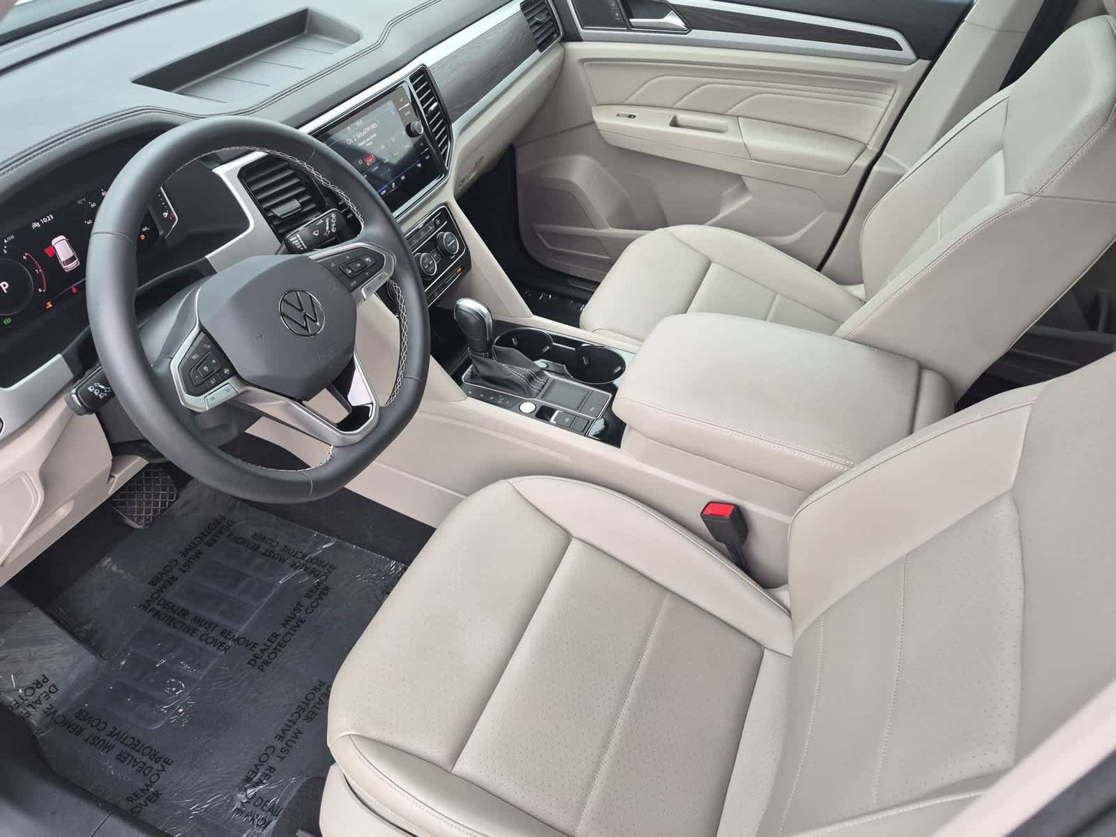 Used 2023 Volkswagen Atlas SE w/ Black Wheel Package FWD image 2