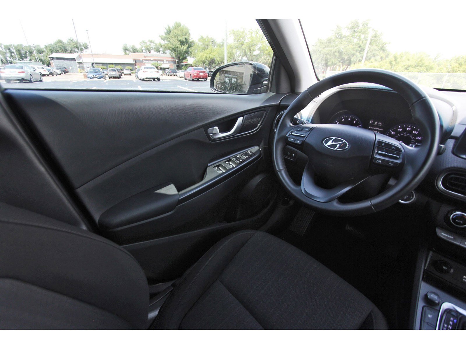 Certified 2022 Hyundai Kona SEL w/ Convenience Package FWD image 9