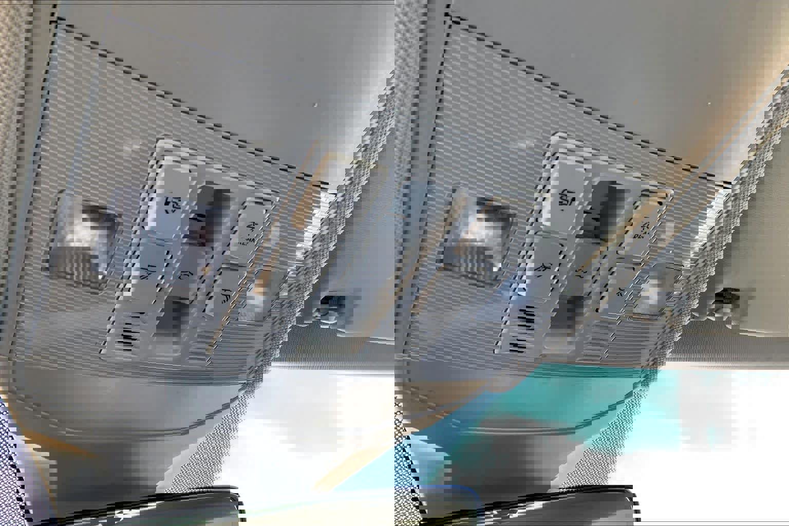 Used 2025 Volkswagen Jetta SE image 30