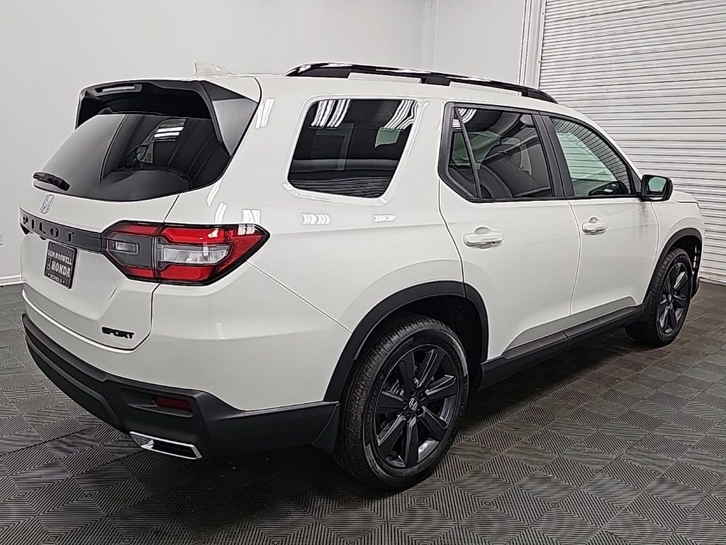 New 2025 Honda Pilot Sport image 8