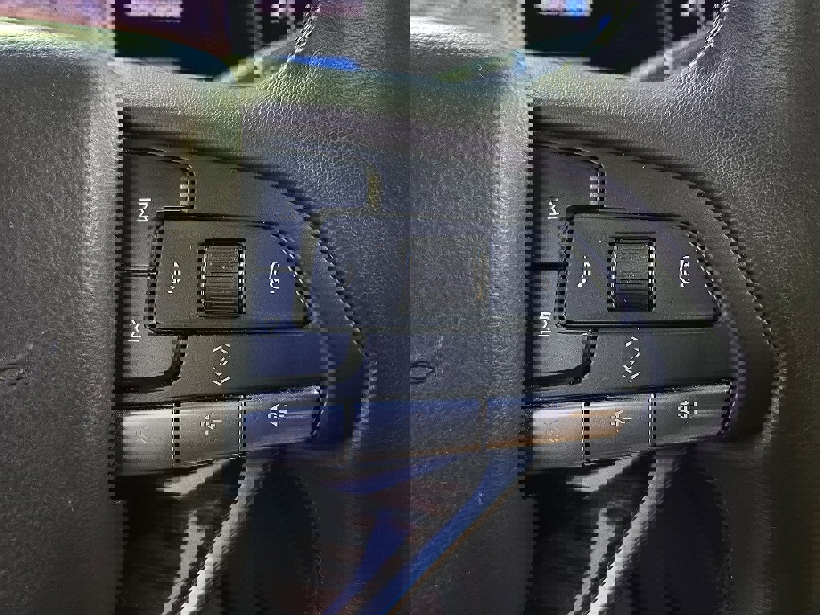 Used 2023 Cadillac Escalade Premium Luxury image 24