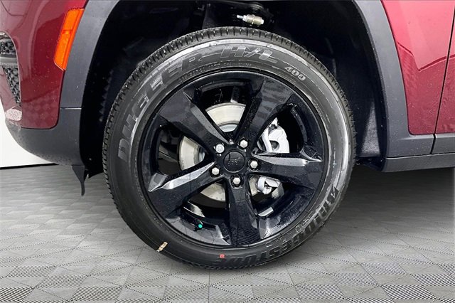 New 2025 Jeep Grand Cherokee Laredo image 13