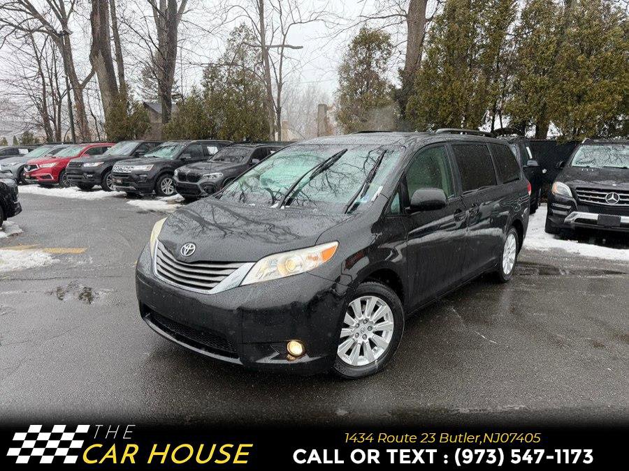 Used 2013 Toyota Sienna XLE image 1