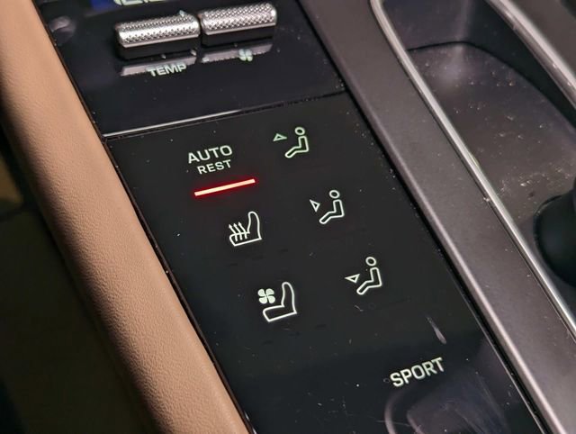 Certified 2025 Porsche Macan image 34