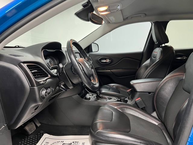 Used 2020 Jeep Cherokee Trailhawk w/ Technology Group image 18