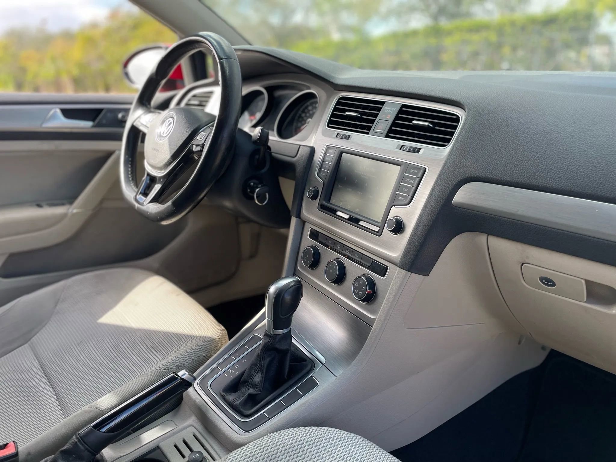 Used 2016 Volkswagen Golf S image 20