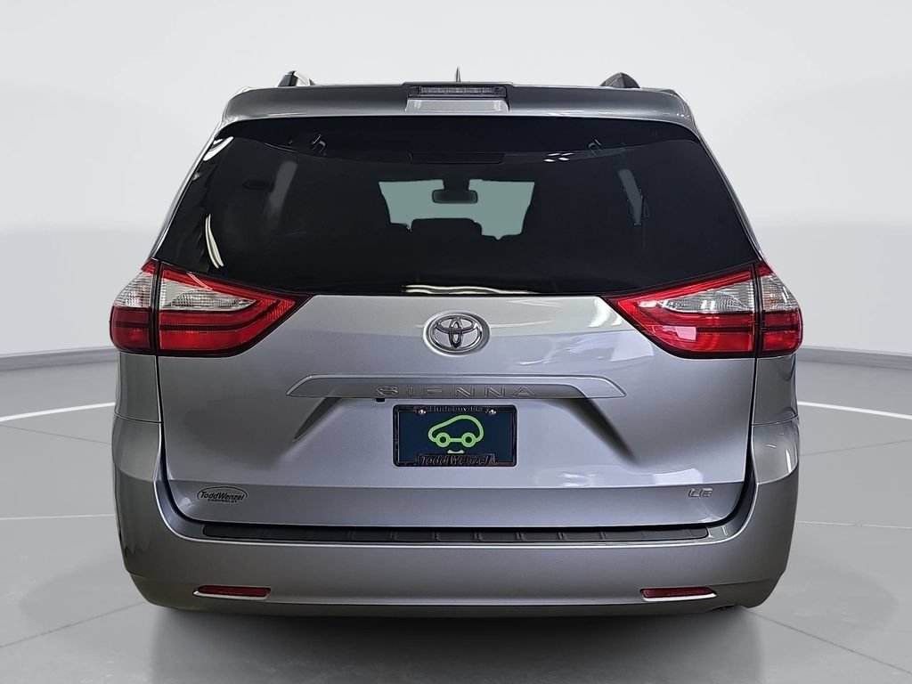 Used 2018 Toyota Sienna LE w/ Carpet Mat Package FWD image 5