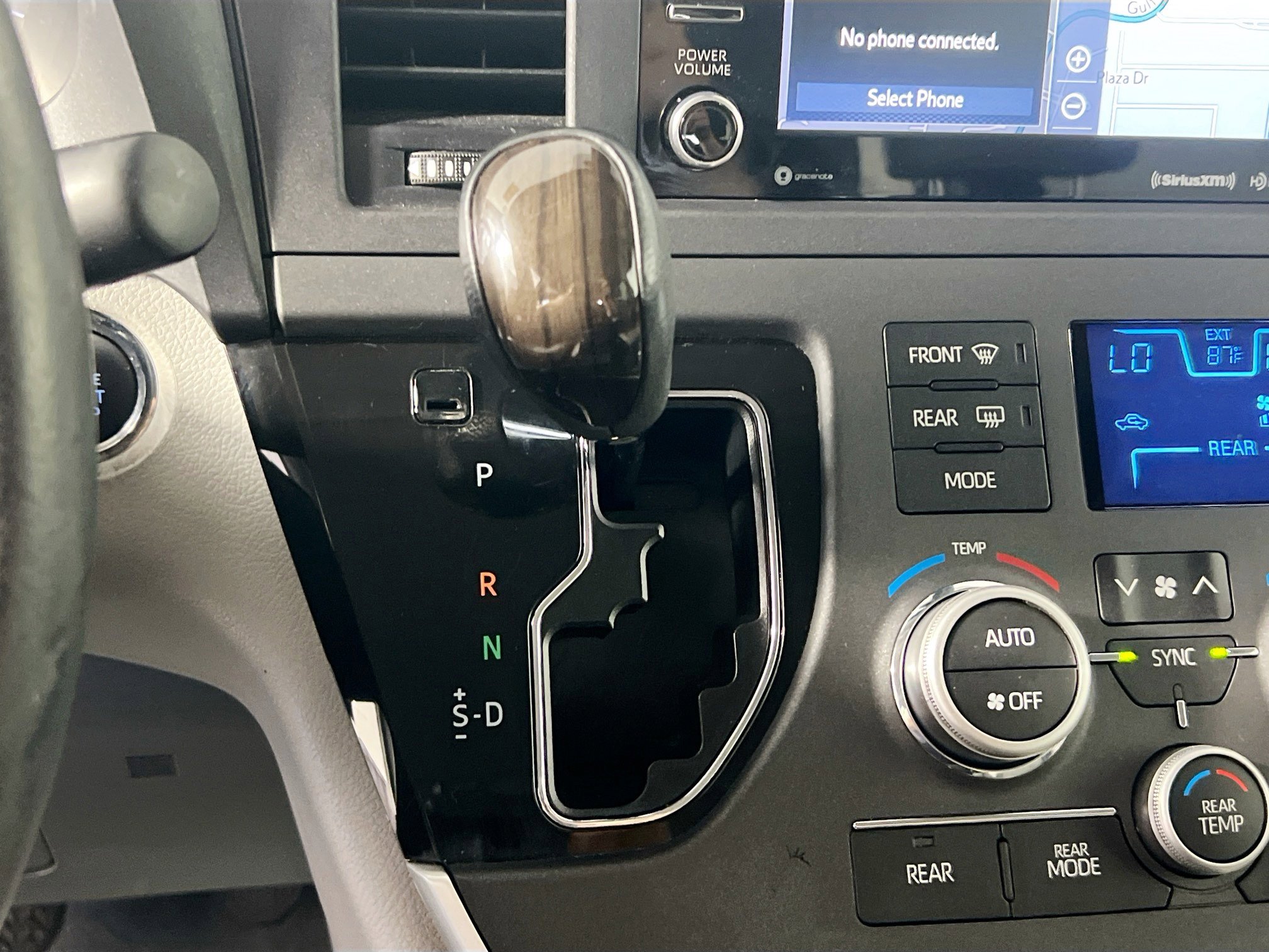 Used 2020 Toyota Sienna XLE image 25
