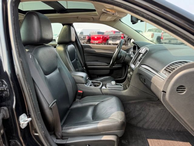 Used 2017 Chrysler 300 Touring w/ Value Package RWD image 17